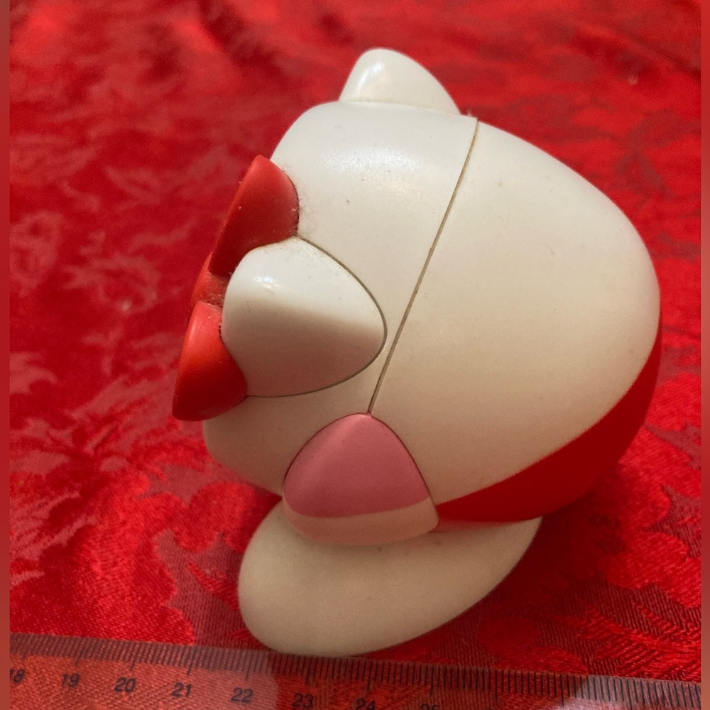 Hello Kitty iHome Rechargable Bluetooth Speaker with charging cable. - Picture 3 of 10